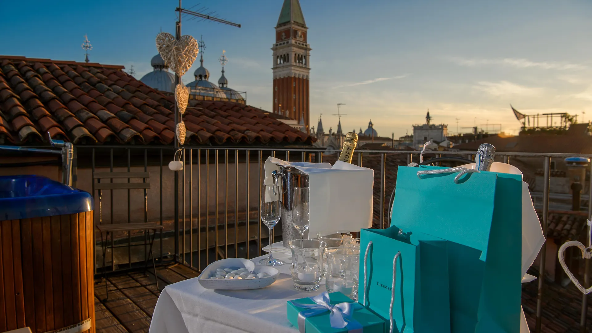 Hotel Dona Palace Venice 4*,  Italy